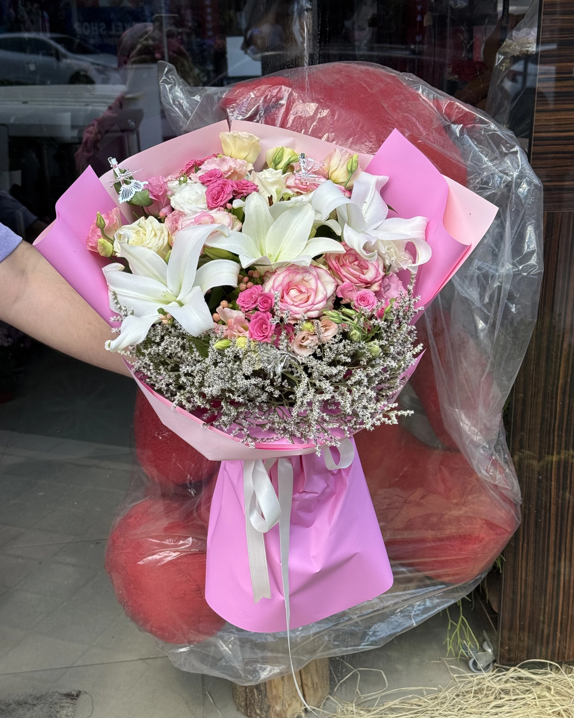 Lilyum ve Pembe Güller